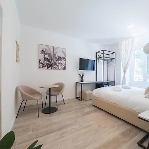 https://white-ottaviano-guesthouse.it-romehotels.com